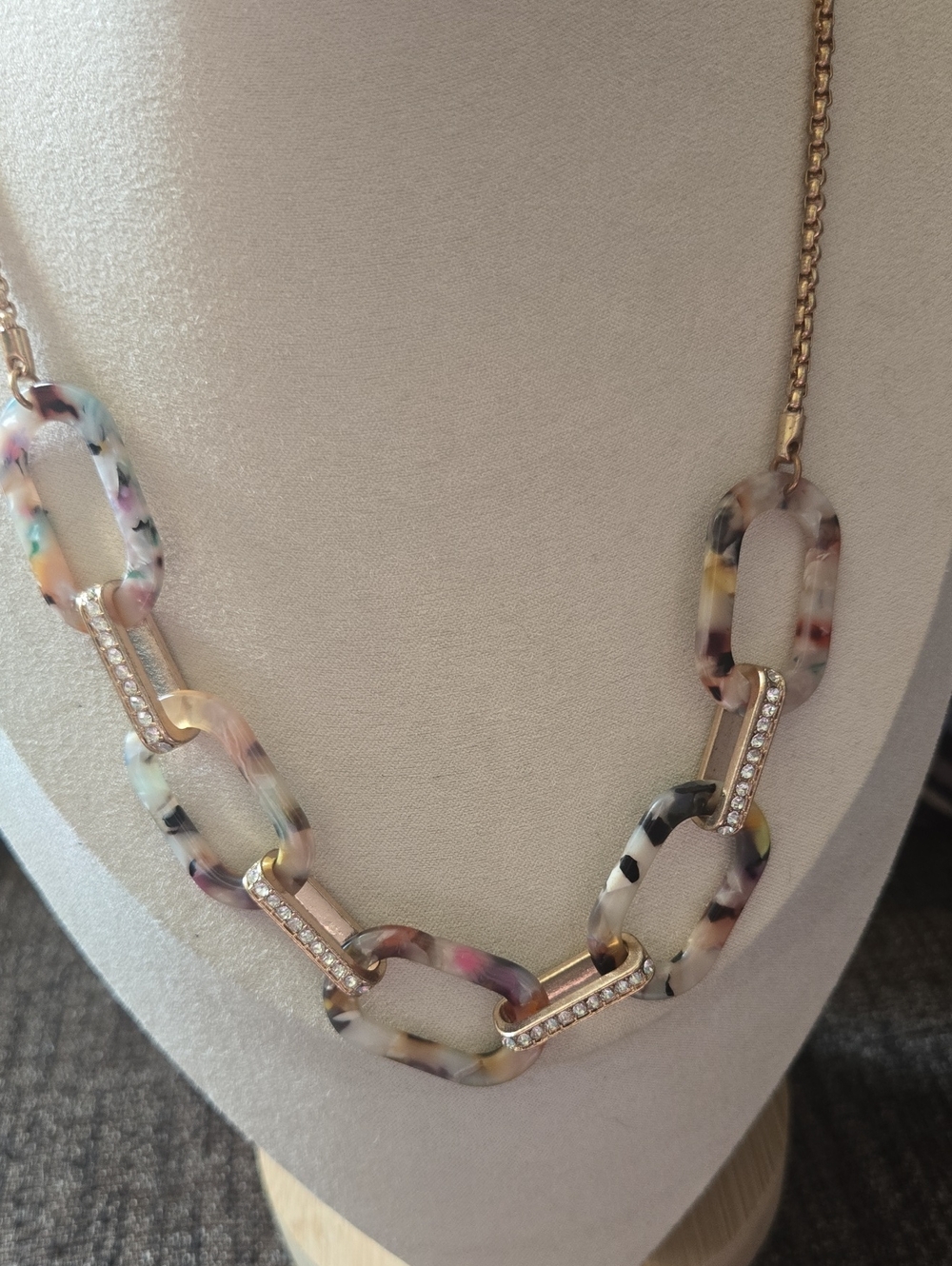 Vintage Y2k Chunky Multicolor Resin Link Necklace with Gold Tone Chain - Picture 2 of 4